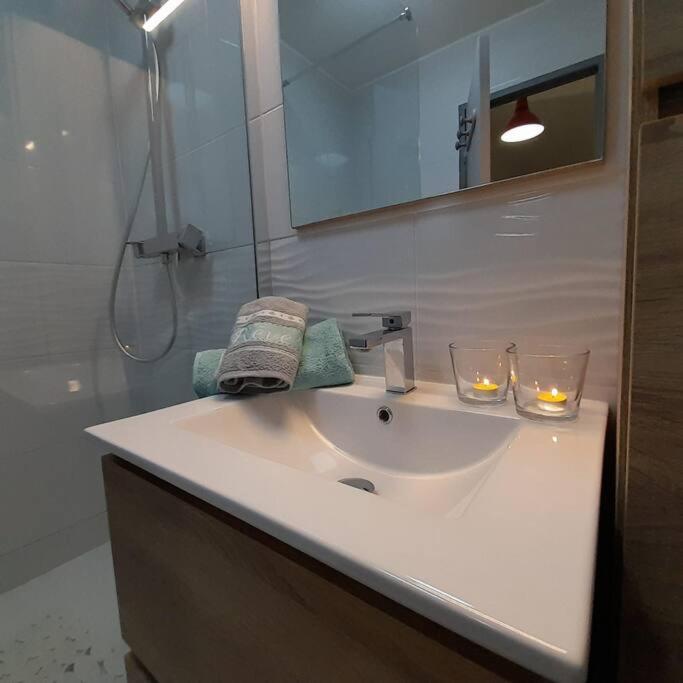 Petit Paradis Classe 3 Etoiles A 200M De La Plage! Terrasse-Wifi-Parking-Clim Saint-Mandrier-sur-Mer Exterior foto